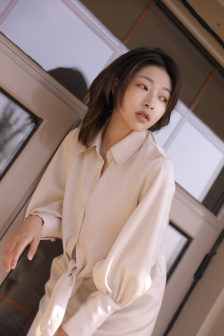 春光辉荒野